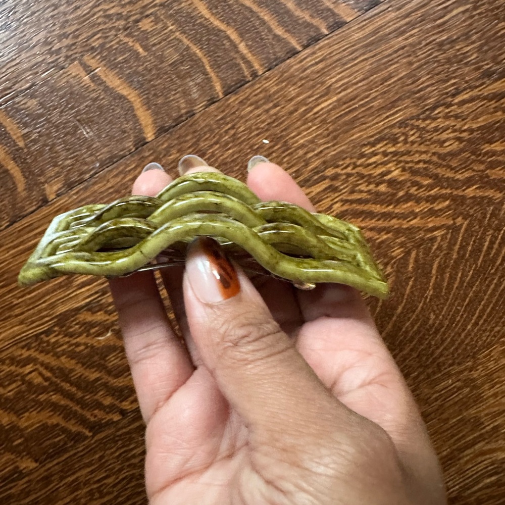Vintage 90s Green Marbled Barrette – Sculptural Wave Hair Clip - Picture 2 of 6